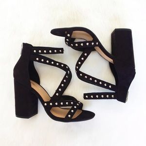 Dainty Hooligan NWT black studded block heels